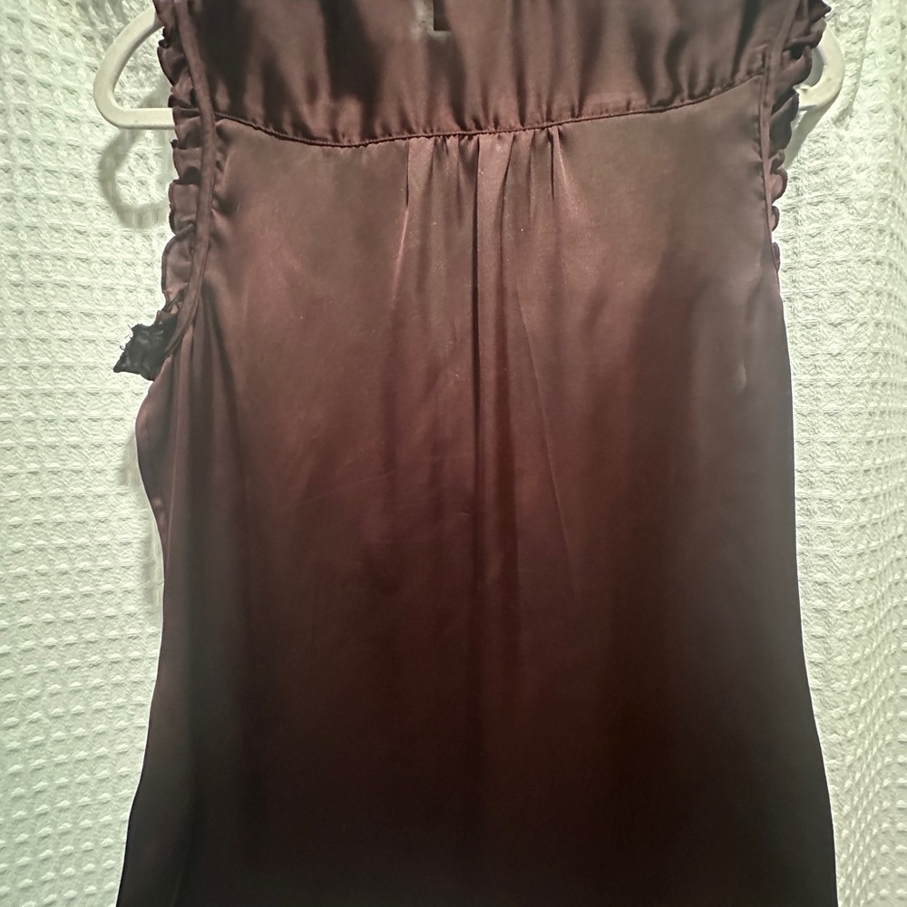 Converse Blouse Chic Maroon Ruffled Design - Picture 4 of 4